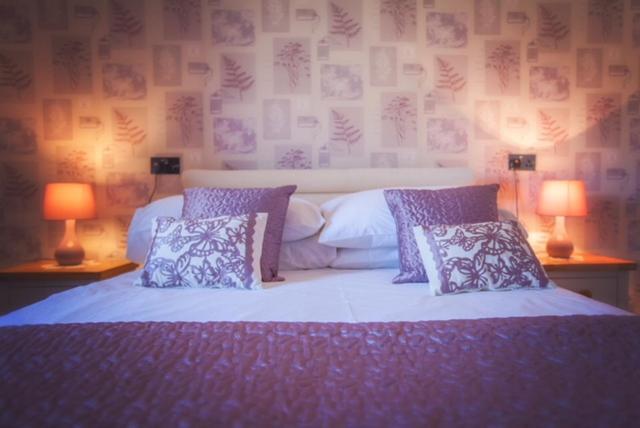 2 Bed Blackburn Village With Wifi & Parking
